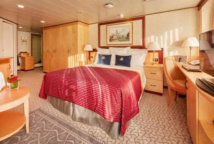 Cunard Queen Elizabeth Accommodation Queens Suite.jpg